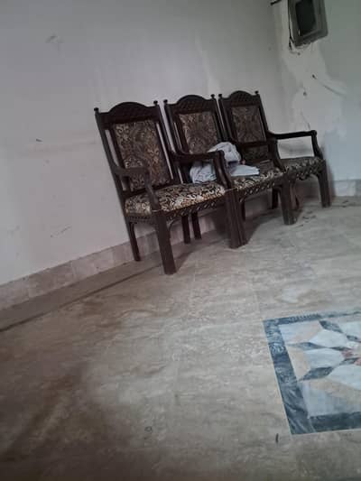 4 chairs in very good condition