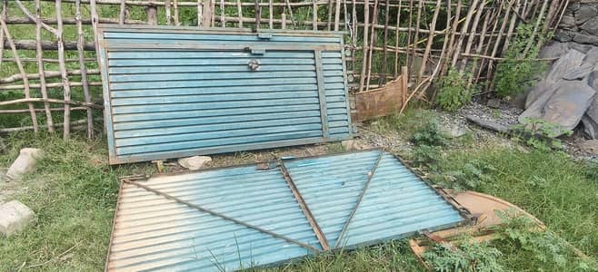 main gate for sale only 30k . . . 7×7