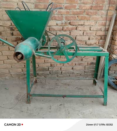 I am sell Dung wood making machine