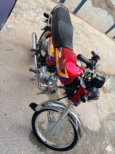 Honda CD70 2025