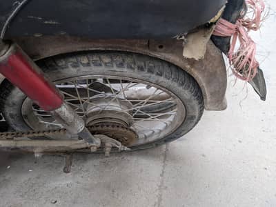 Honda 70 engen on ha body SE pure khtam ha pepper nhi ha