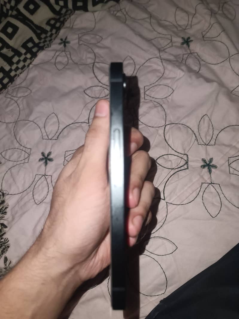 IPHONE 16e 4
