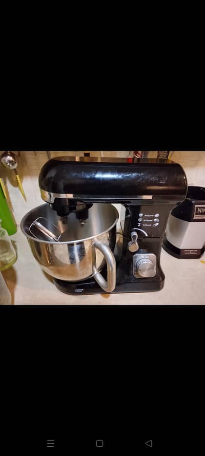Dough kneading machine