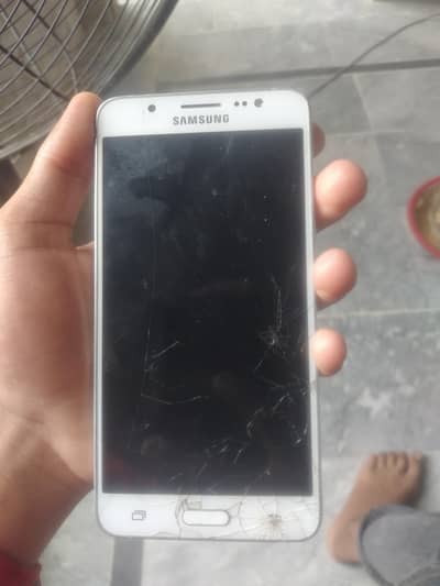 Samsung Mobile J5