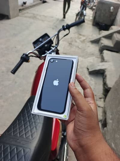 iPhone SE 2023. full box MDM 64gb' Battery health 98