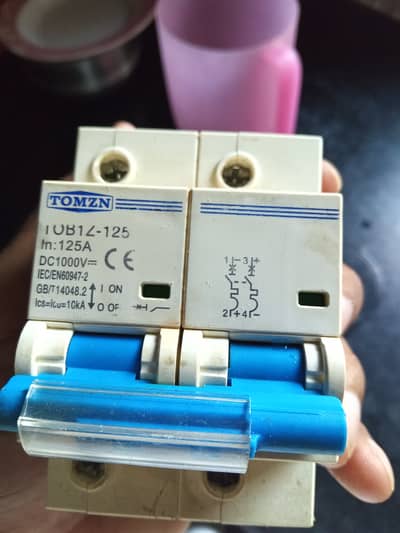Company tomzen and Schneider 125A white color