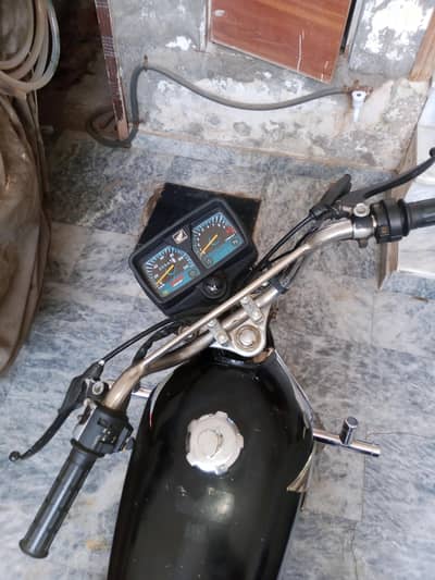 Honda 125 black