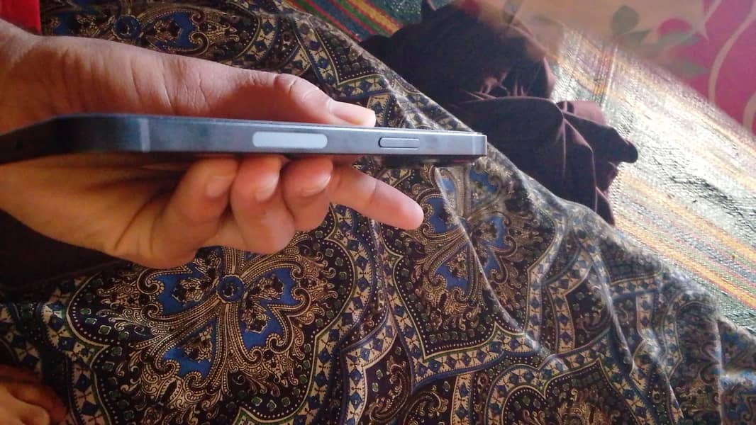 Apple iPhone 14 4