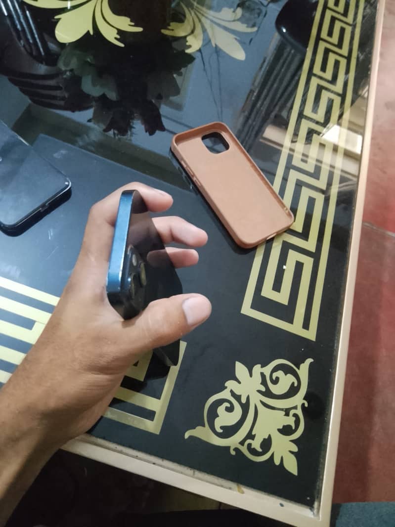 Apple iPhone 14 3