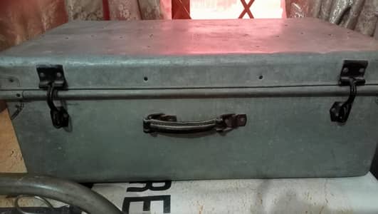Iron Paiti / Iron Trunk  (Size L 2.5 ft, W 1.5 ft, H 1 ft)