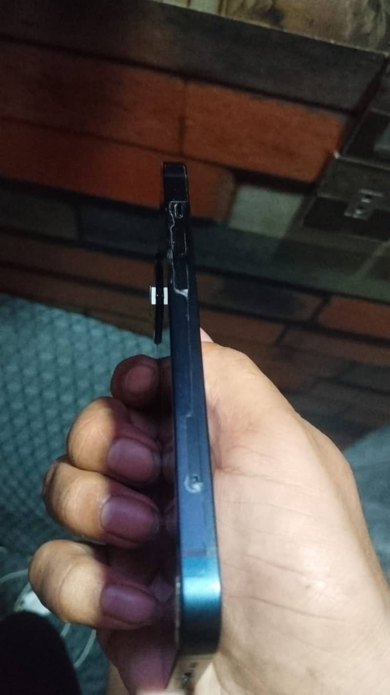 Apple iPhone 13 2