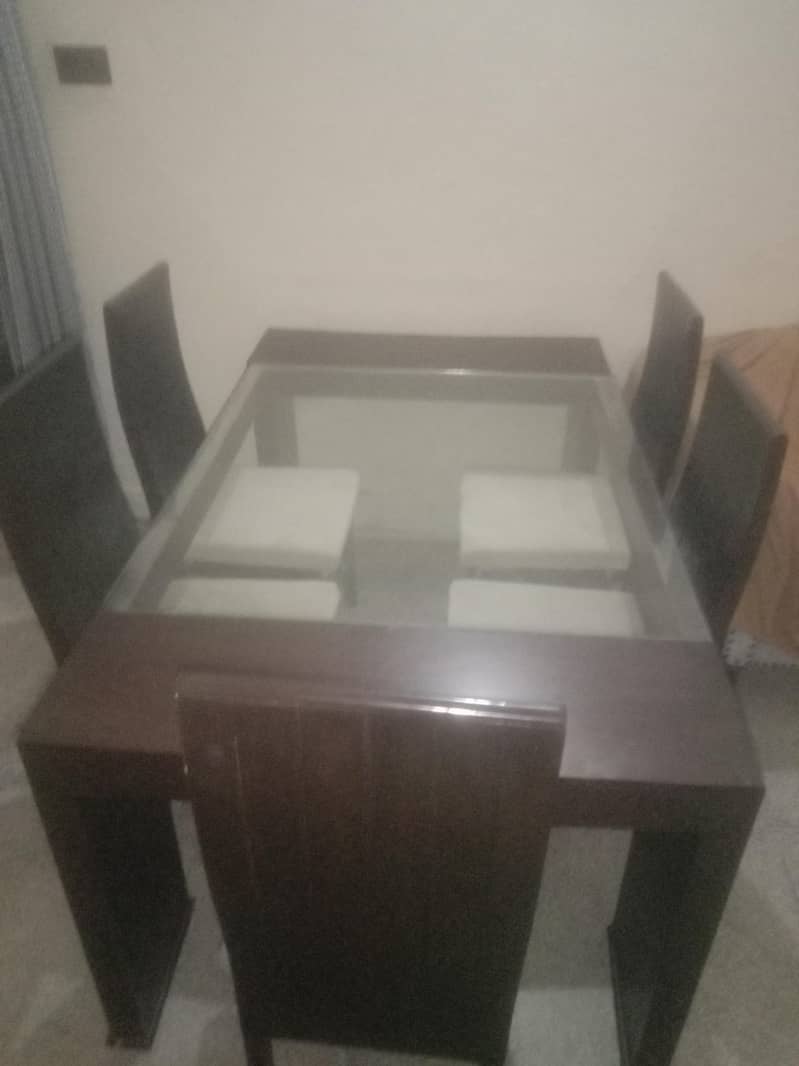 Dining Table 0