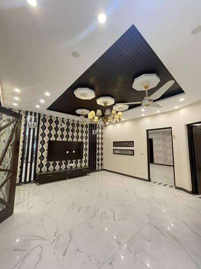 10 Marla Like New Upper Portion With Gas And Seperate Enterence Available For Rent In Bahria Town Lahore.