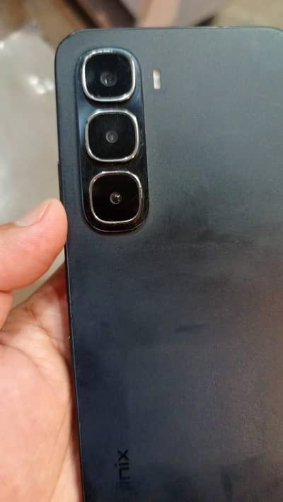 Infinix Hot 60i 6+6 128 me hai