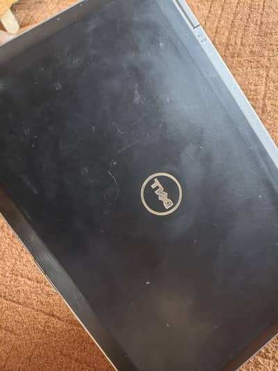 Dell latitude Cor i5 4GB| ram 128 GB SSD| 15.6 inches touch screen