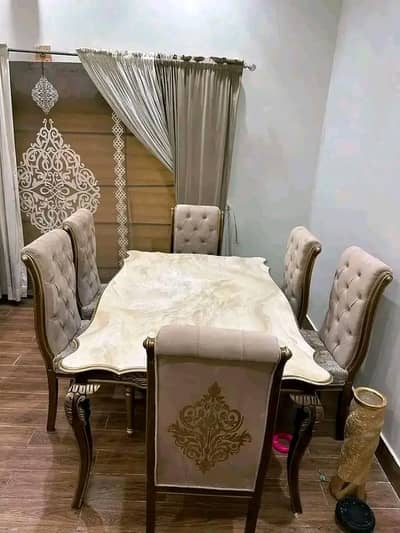 Dining table with 6x chairs