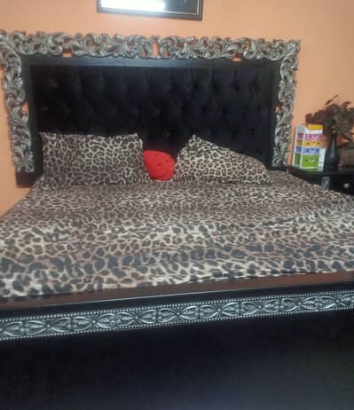 Solid weighted luxury bed with 2side tables
