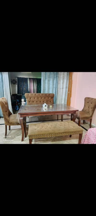 dinning table in good wood