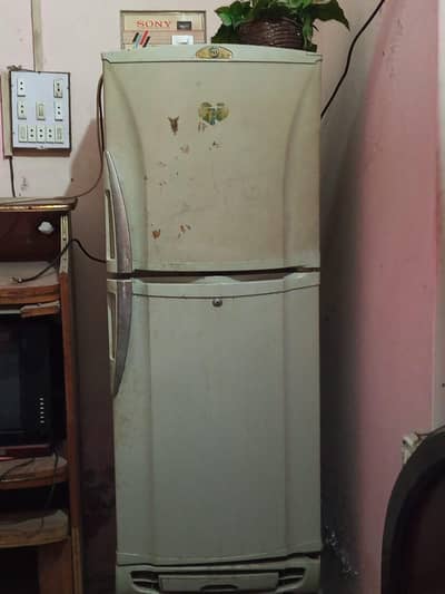 PEL frigh for sale all okay colling boht achi krti ha body rough ha