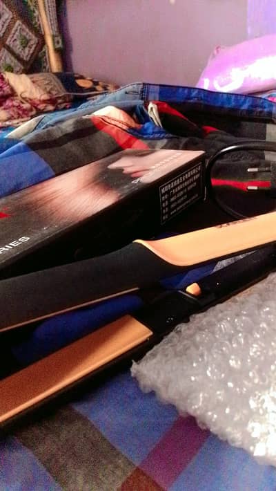 Scarlett Professional Hair Straightener With Box - and long wire