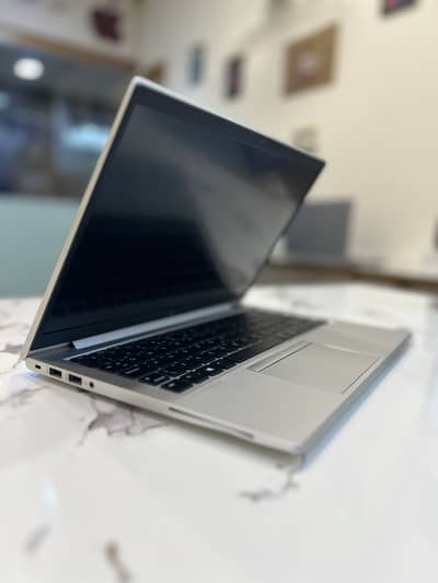 Hp elitebook 845 g8 ryzen 5 pro 5650u  equal to i7.12th