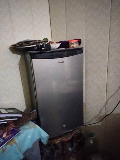 mini room siza fridge