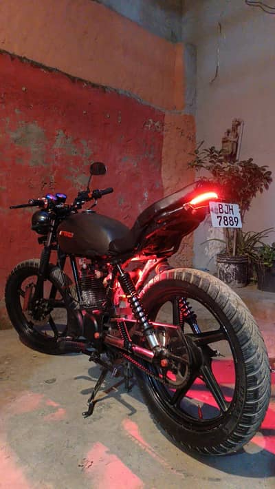 HONDA CG 125 INTO CAFE RACER