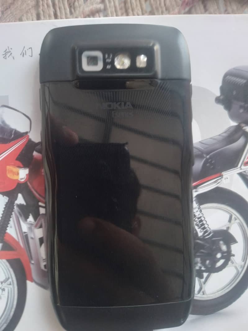 Nokia E71 1