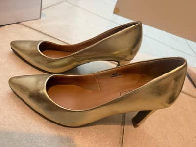 Used branded original shoes