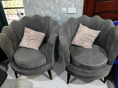 round chairs
