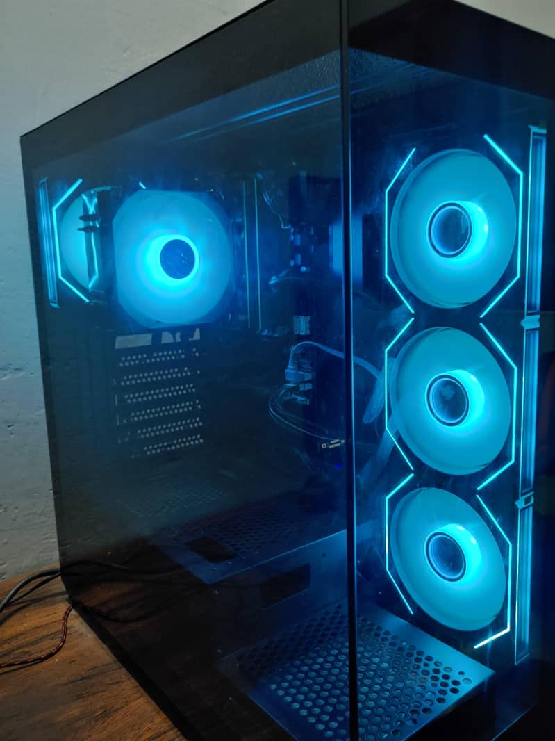 Gaming pc With Computer Table 5