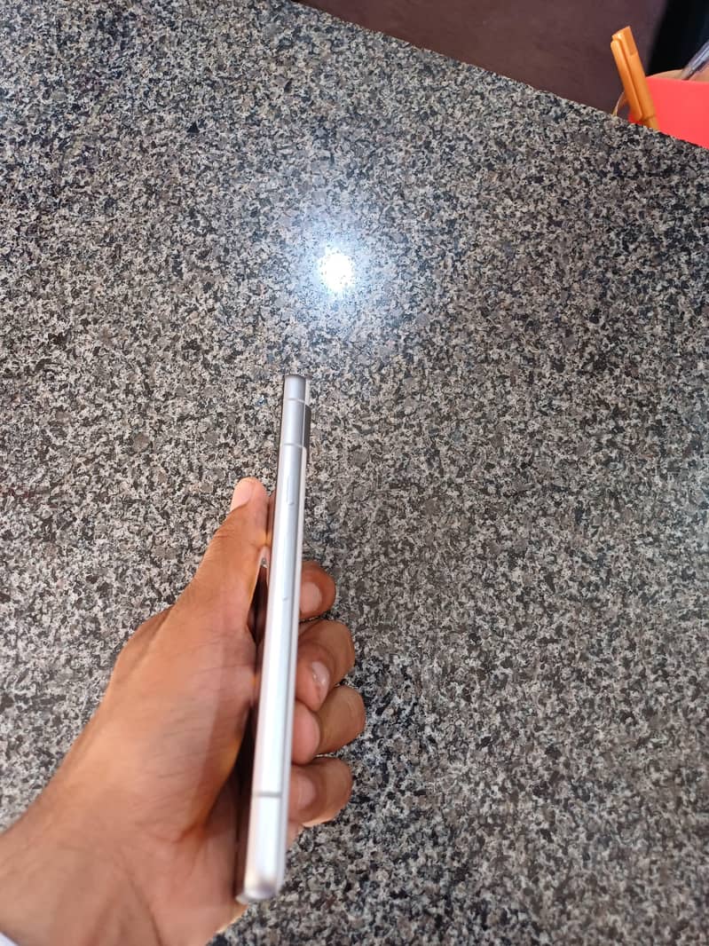 Google Pixel 7a 2