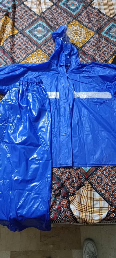 RAIN COAT ( Brand New )