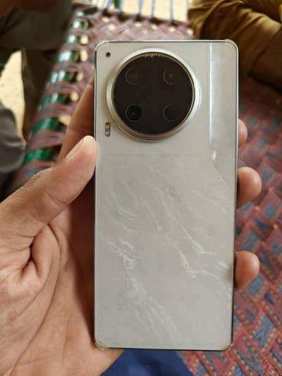 Tecno CAMON 30