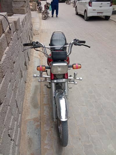 فل  ٹائر نیو فل صاف کوئی کام نہی ہے چین اسپوکٹ نیا ہے  03022422944