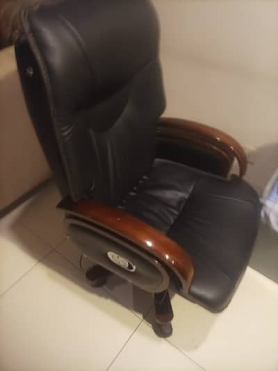 RECLINER CHAIR