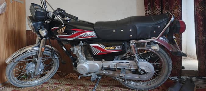 Honda 125 Black for sell , 03108915484