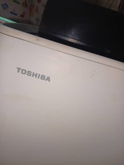 TOSHIBA POTABLE AC WIFI (1 TON) GOOD CONDITION