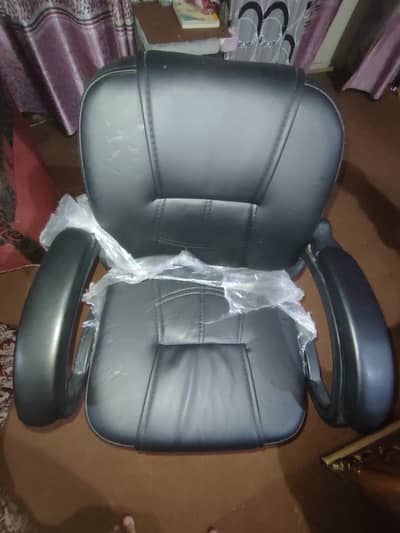 bilkul new chair ha comfort wali