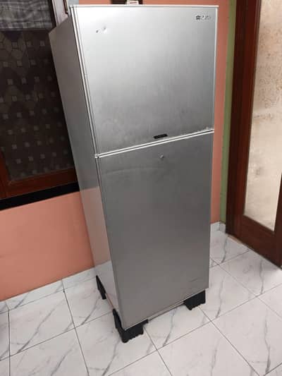 waves refrigerator for sale capicty 313 litters