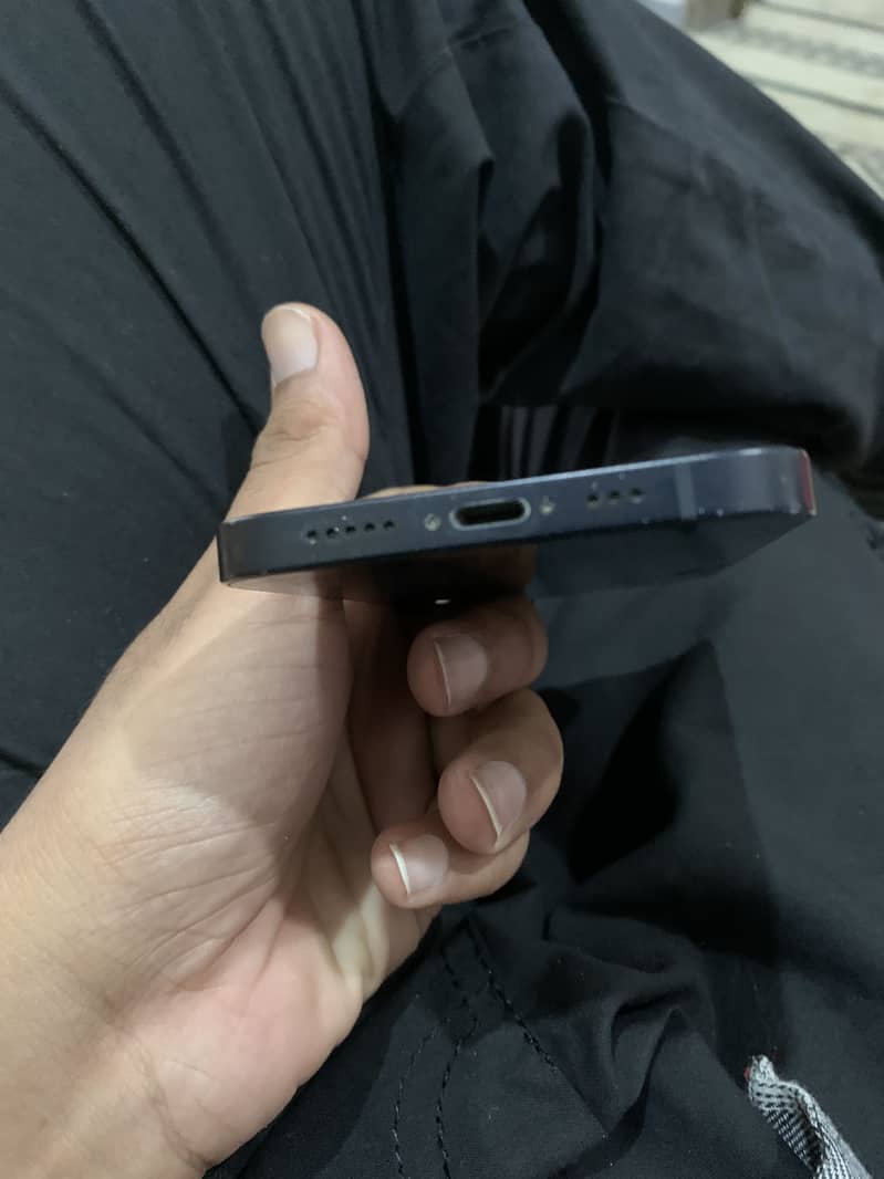 Apple iPhone 12 3
