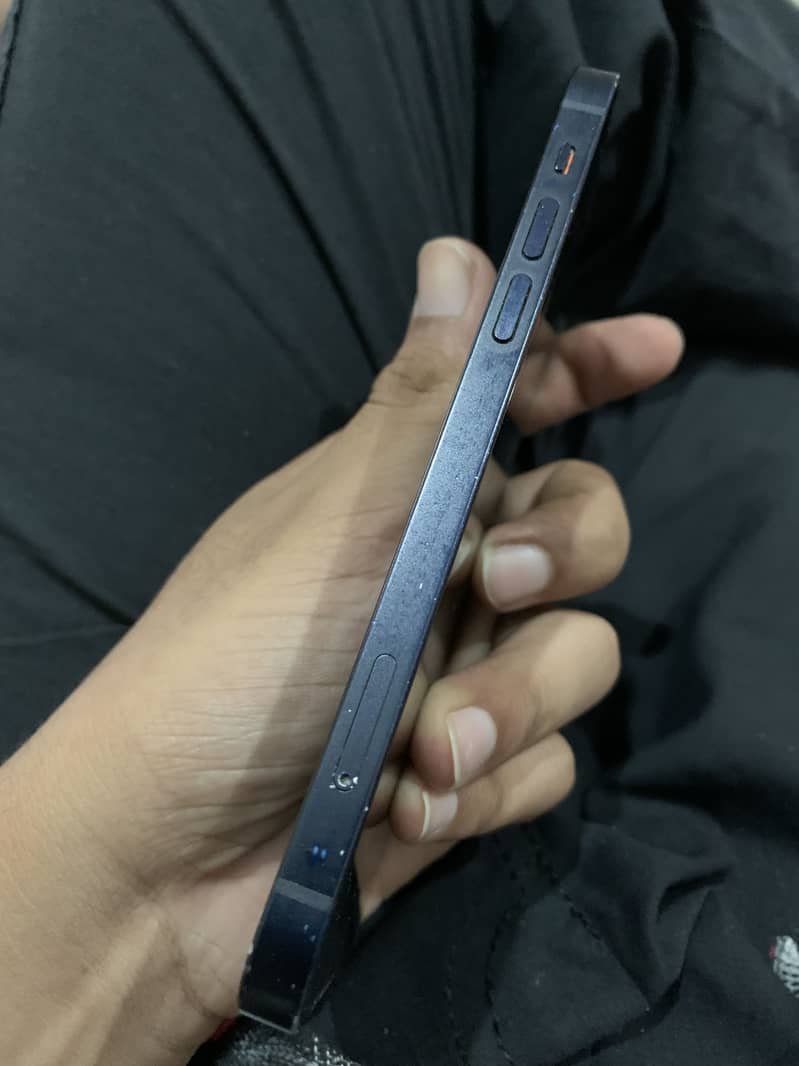 Apple iPhone 12 4