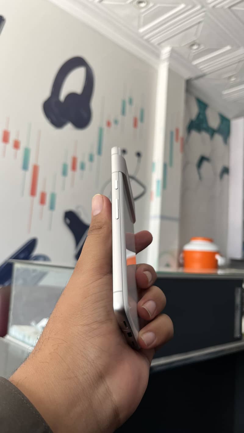 Google Pixel 7 5