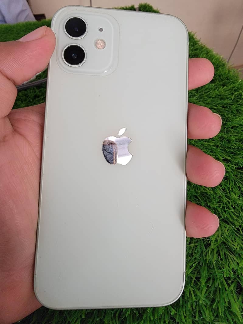 Apple iPhone 12 4