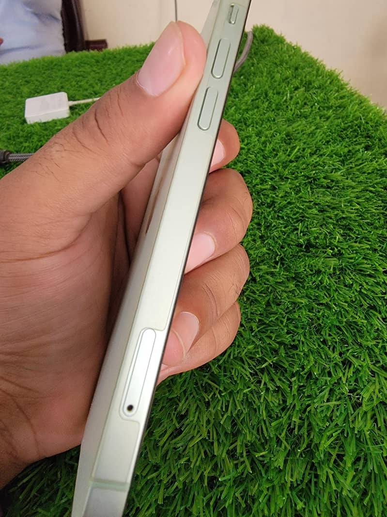 Apple iPhone 12 6