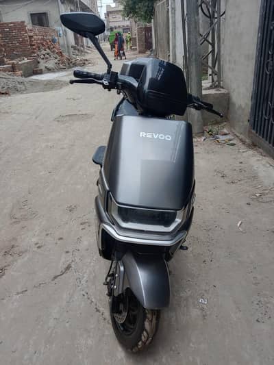 revoo A12 Scooty