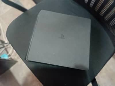 playstation 4 slightly used not too much new condition