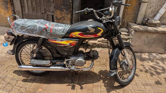 deluxe bike 2015 model price 45000
