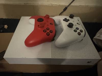 Xbox One S 1TB White : Excellent Condition with 2 Original Wireless C