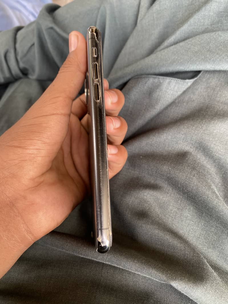 Apple iPhone 11 Pro 2